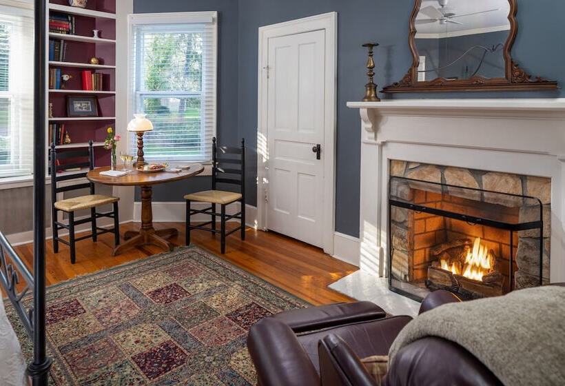 민박 The Yellow House On Plott Creek