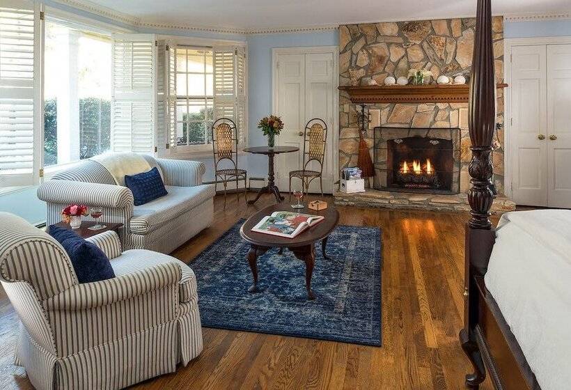 민박 The Yellow House On Plott Creek