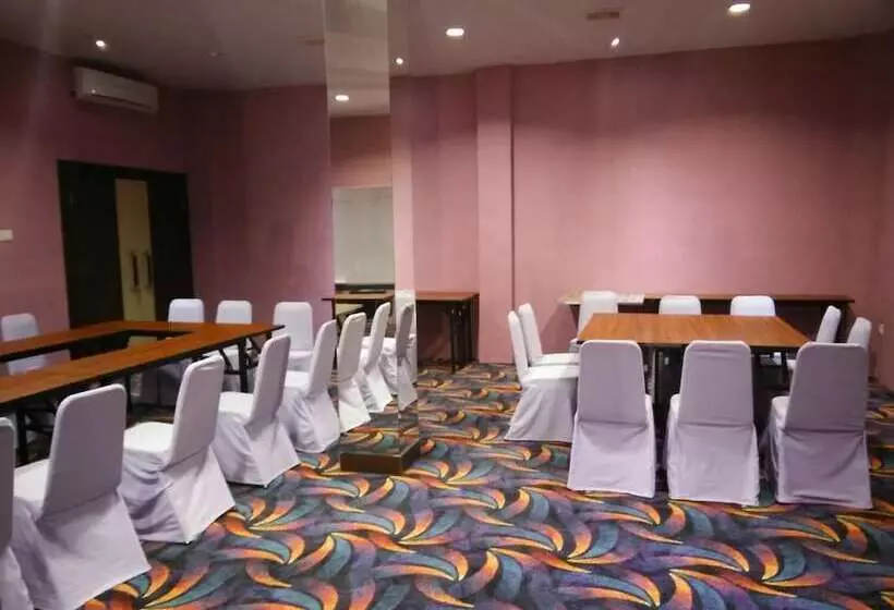 هتل Atria Inn