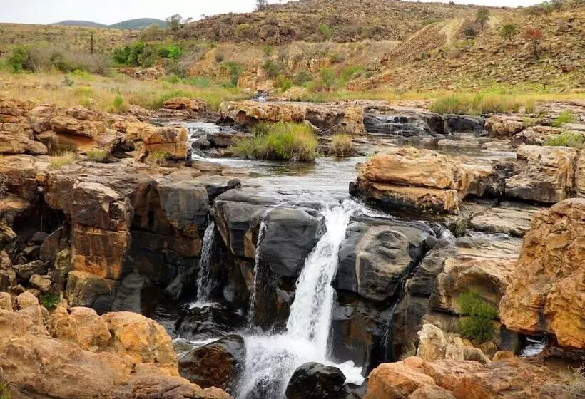 ホテル Kambaku River Lodge