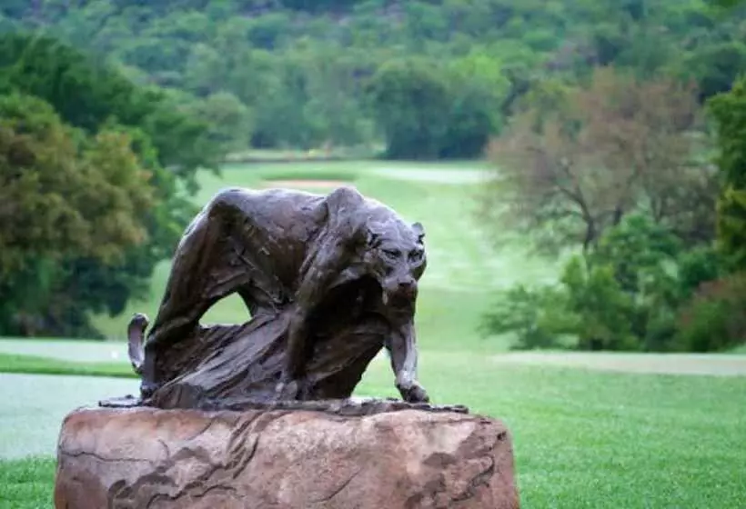 ホテル Kambaku River Lodge