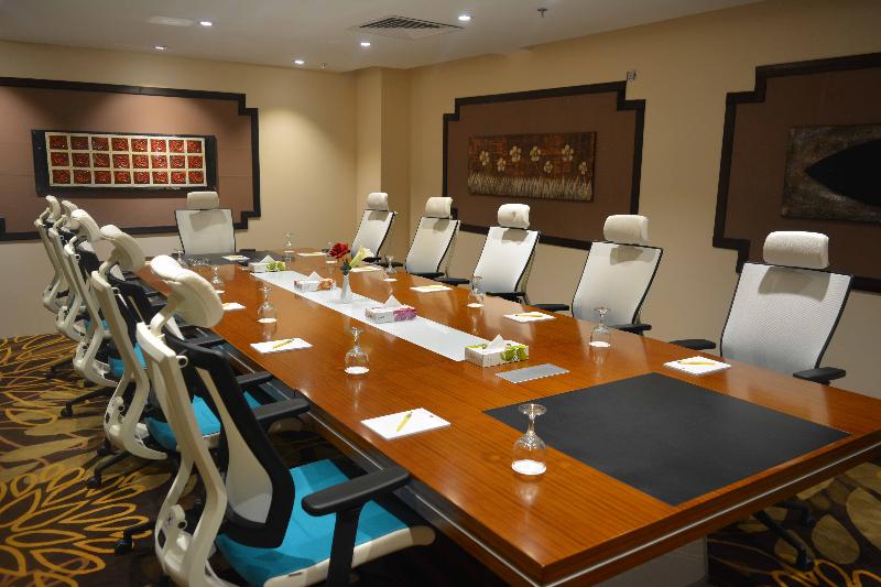 Отель Reef Global