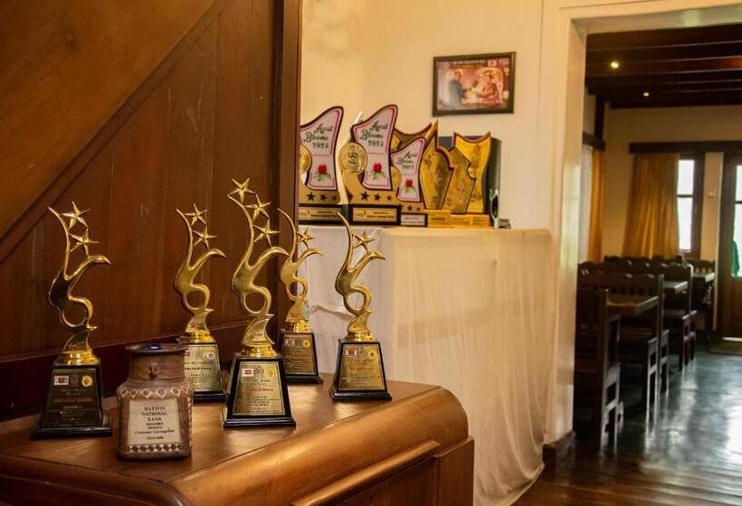 בית מלון כפרי The Golf Green City Bungalow