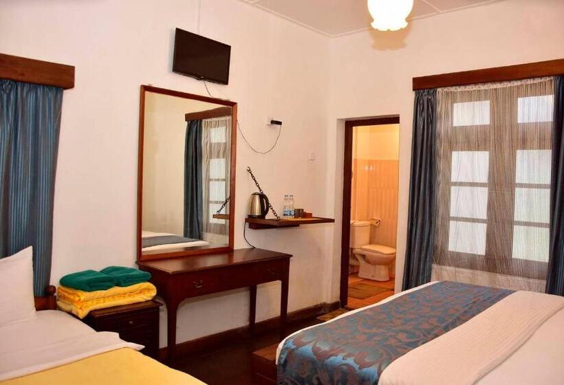 בית מלון כפרי The Golf Green City Bungalow