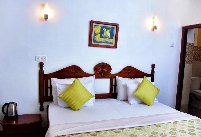 בית מלון כפרי The Golf Green City Bungalow