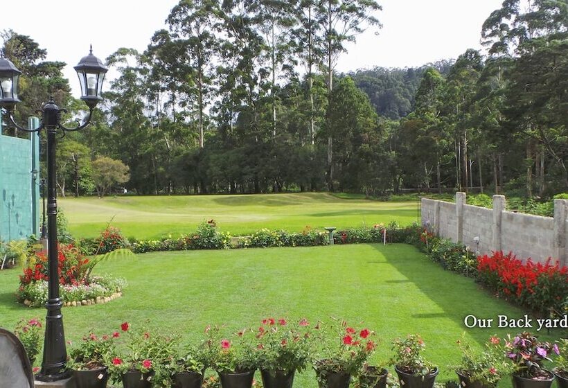 בית מלון כפרי The Golf Green City Bungalow