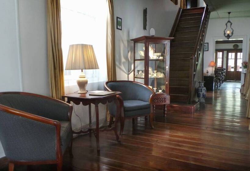 בית מלון כפרי The Golf Green City Bungalow