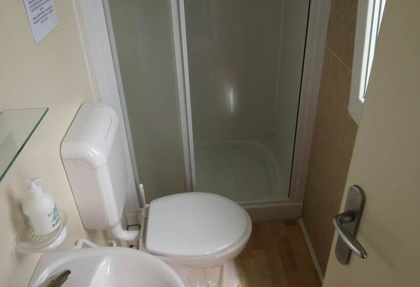 Lækjarkot Rooms And Cottages With Kitchen