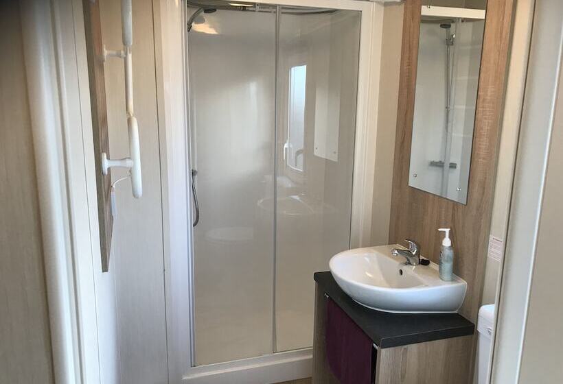 Lækjarkot Rooms And Cottages With Kitchen