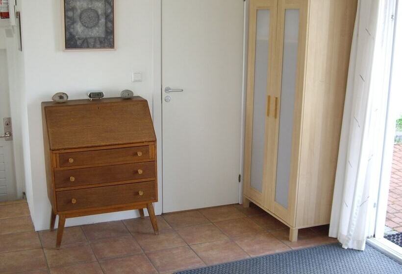 Lækjarkot Rooms And Cottages With Kitchen