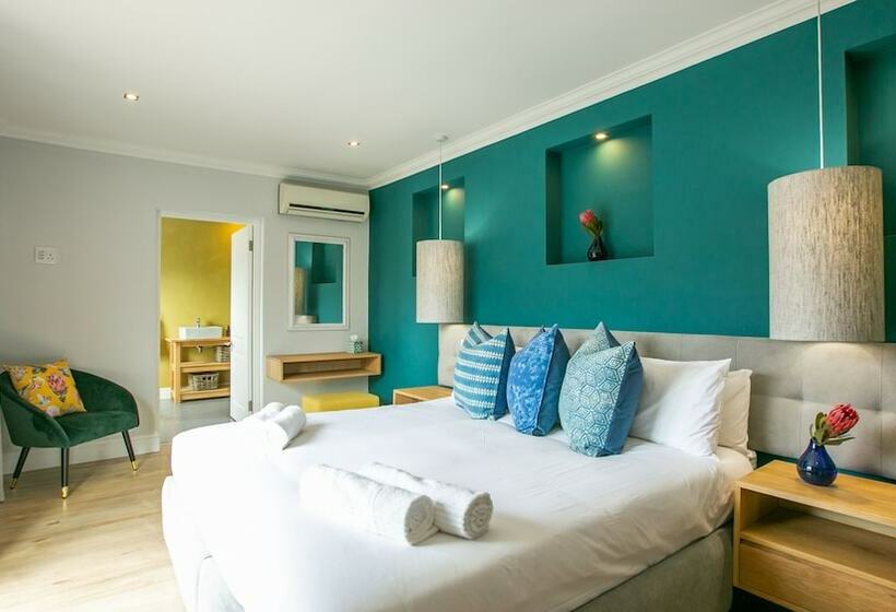 פנסיון Hout & About Guest House