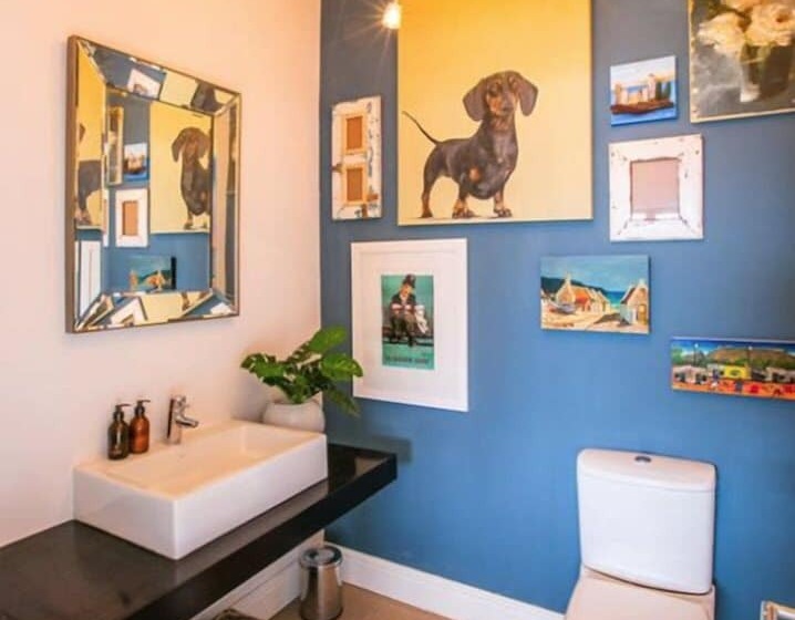 פנסיון Hout & About Guest House