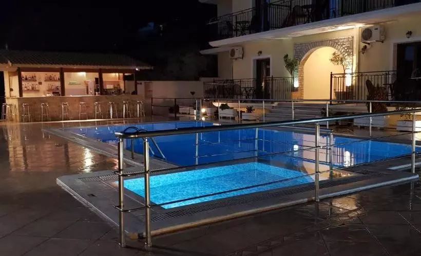 Petrino Apartments