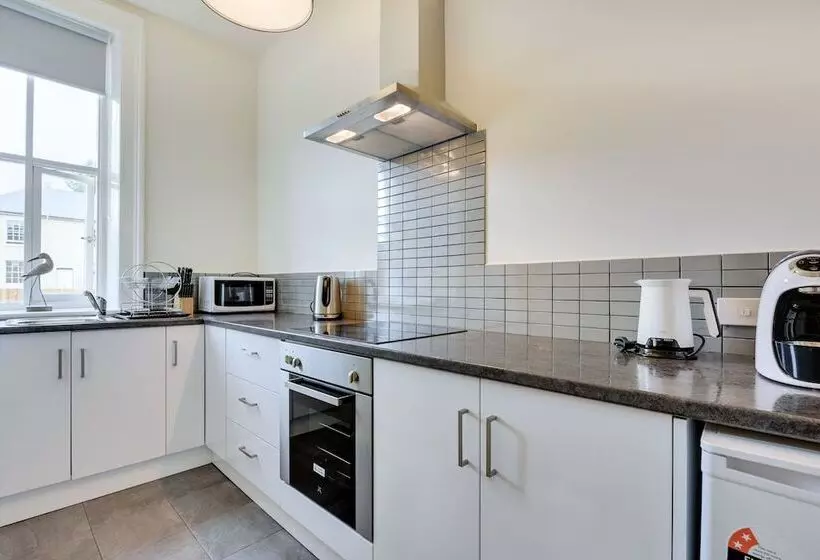 Portsea Place