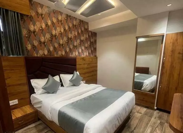 هتل Paragon Villa