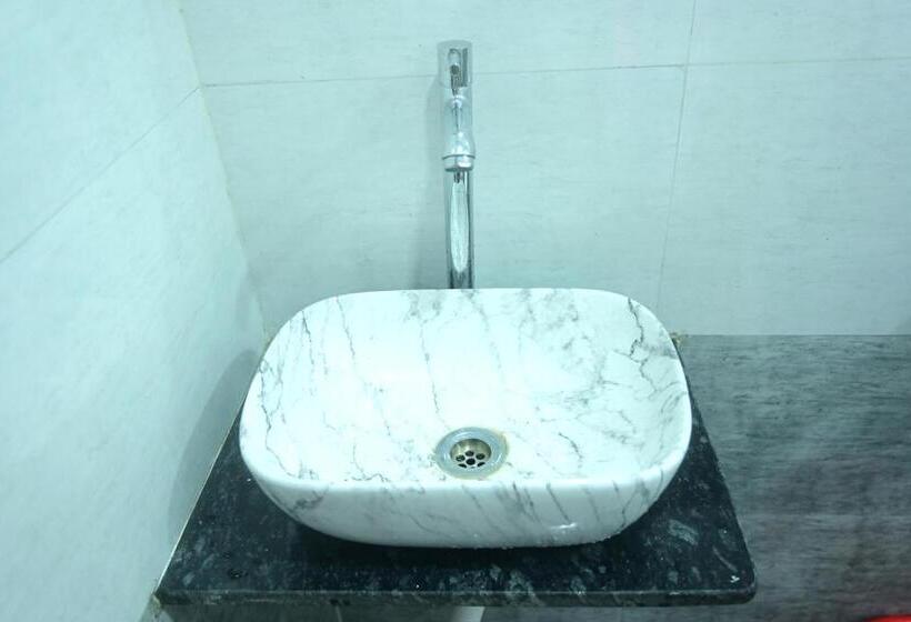 Sahyadri Hotel And Room Stay