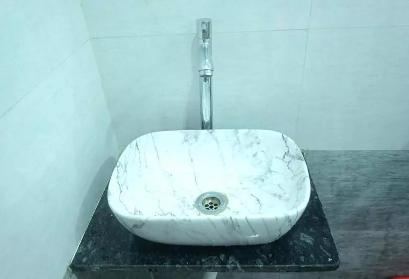 Sahyadri Hotel And Room Stay