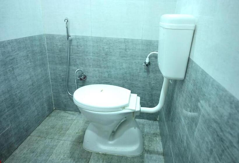 Sahyadri Hotel And Room Stay