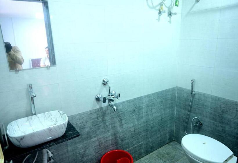 Sahyadri Hotel And Room Stay