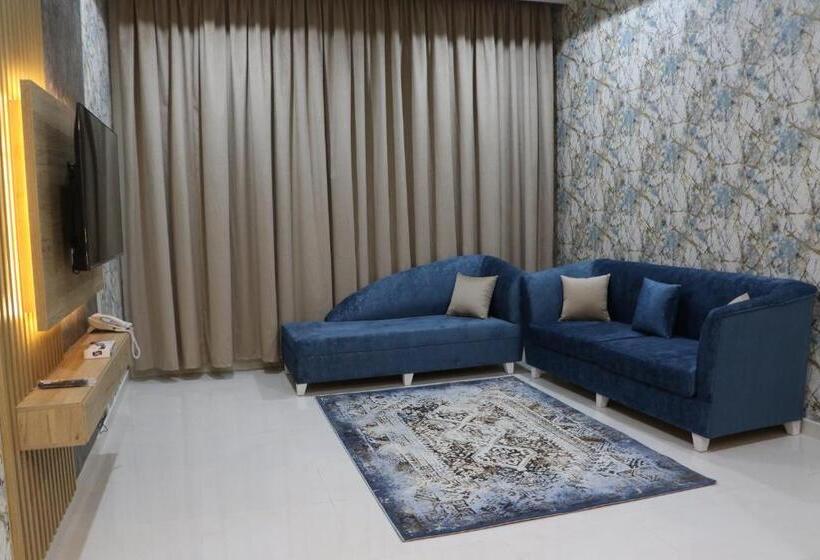 شقق بيت المدينة للشقق المخدومة