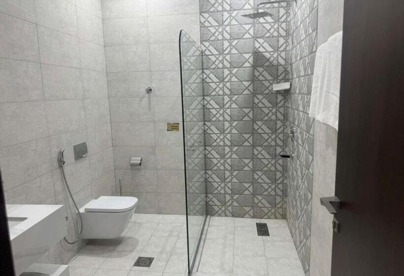 شقق بيت المدينة للشقق المخدومة