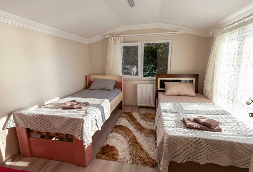 호스텔 Komika Konaklama Bungalov