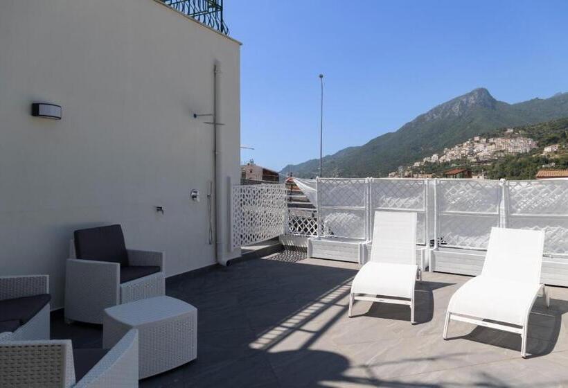 مبيت وإفطار Al Chiaro Di Luna Luxury Suites Amalfi Coast