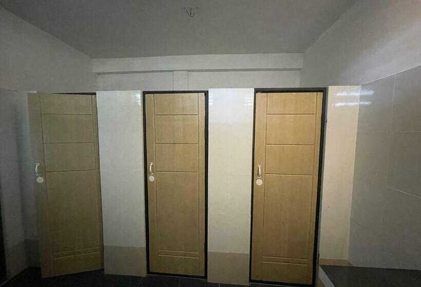 Lion Hostel Sigiriya