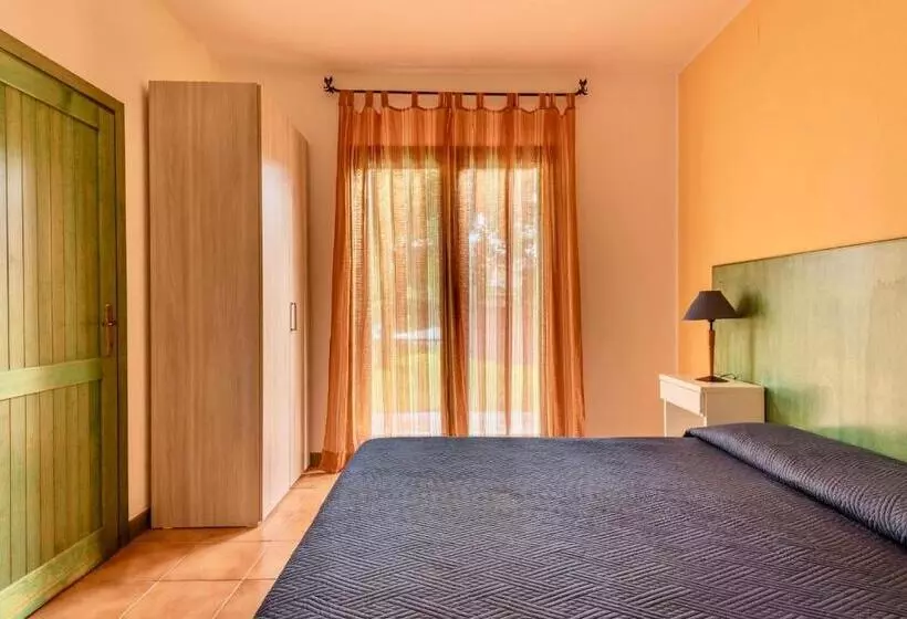 Isa Residence With Swimming Pool In Santa Teresa Di Gallura, Apartments With Air Conditioning And Pr