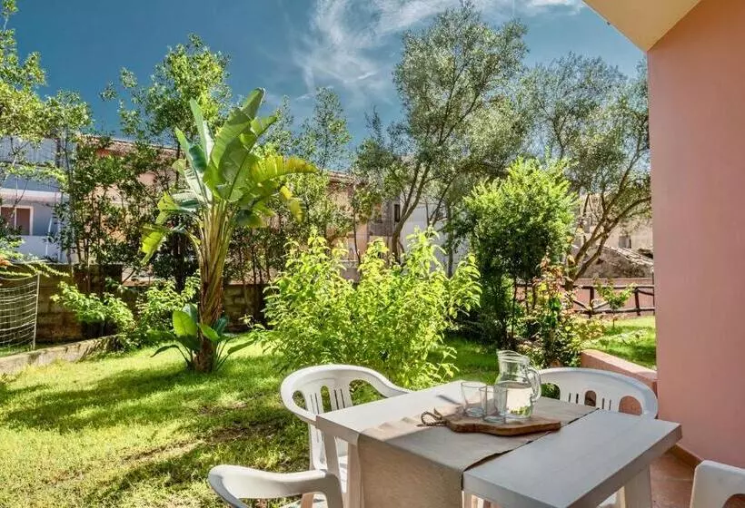 Isa Residence With Swimming Pool In Santa Teresa Di Gallura, Apartments With Air Conditioning And Pr