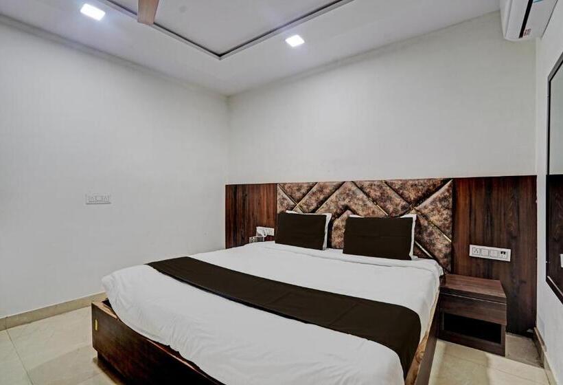 Fabhotel Vishal Palace