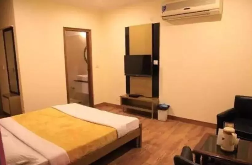 هتل Vrc Inns