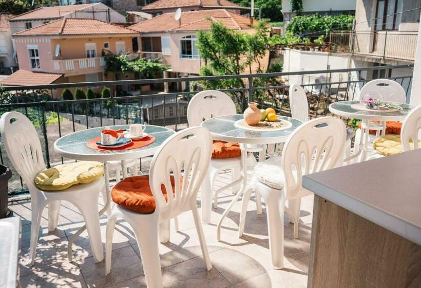 پانسیون Guest House Mirah