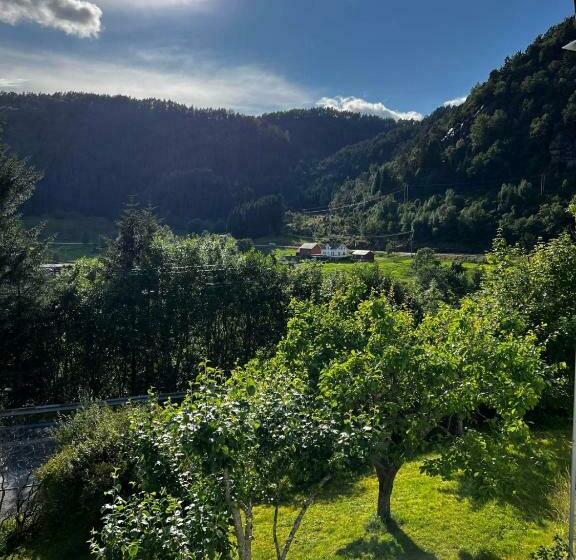 הוסטל Leirvik Vandrehjem