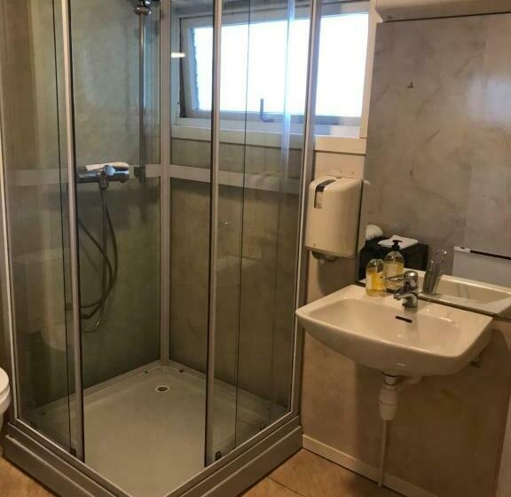 הוסטל Leirvik Vandrehjem