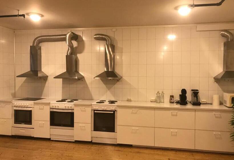 הוסטל Leirvik Vandrehjem