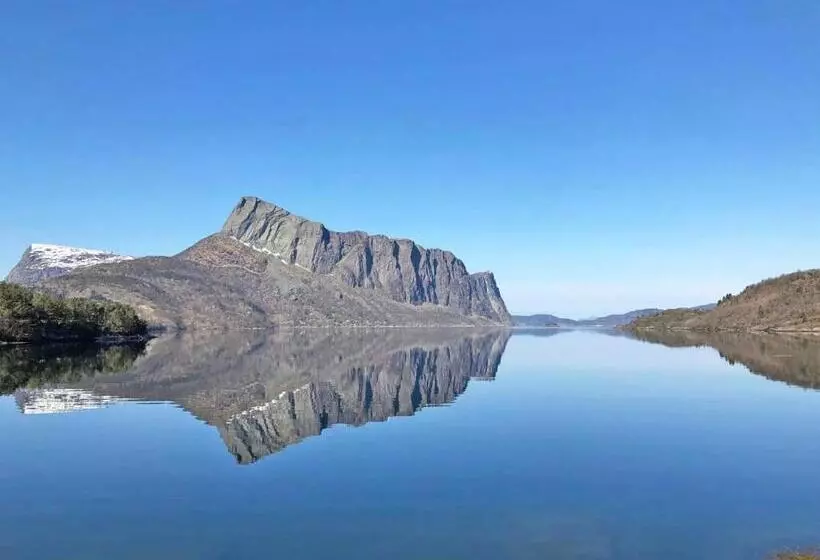 Retkeilymaja Leirvik Vandrehjem
