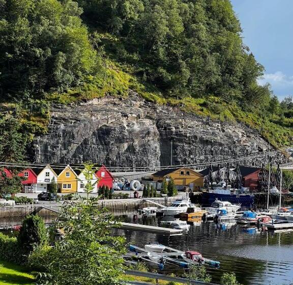 הוסטל Leirvik Vandrehjem