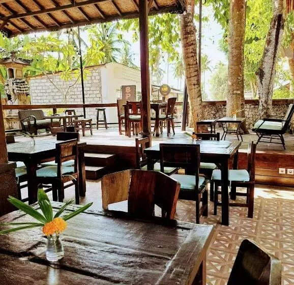 ユースホステル Penida Social House Villas And Sports Bar