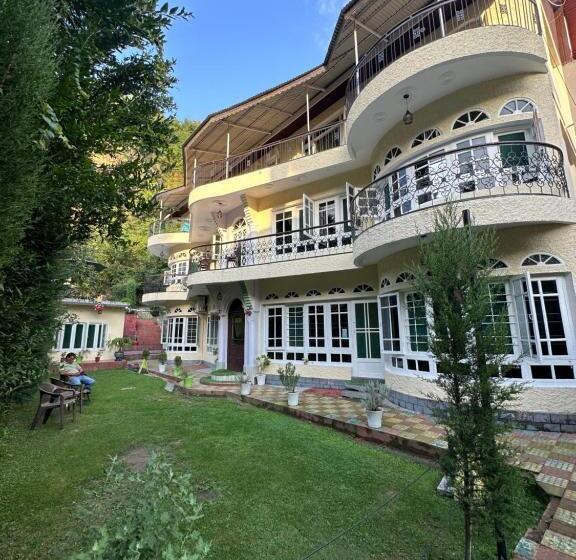 Hotel Heritage Rose Inn