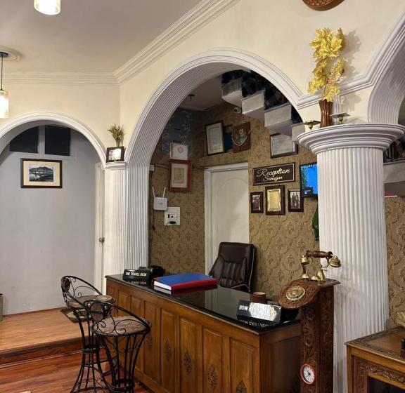 Hotel Heritage Rose Inn