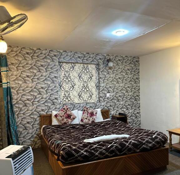 Hotel Heritage Rose Inn