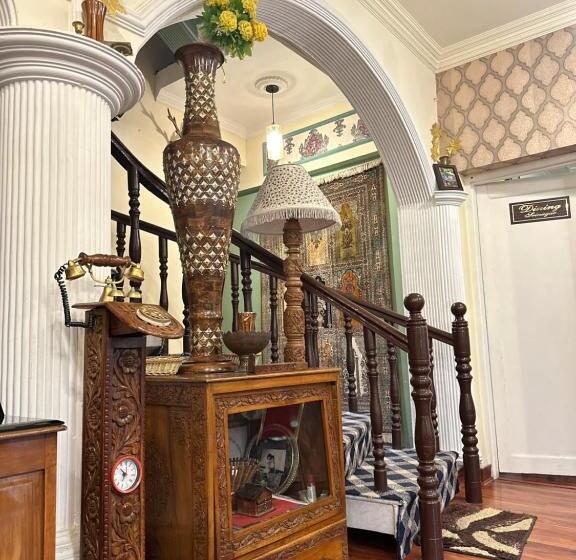 Hotel Heritage Rose Inn