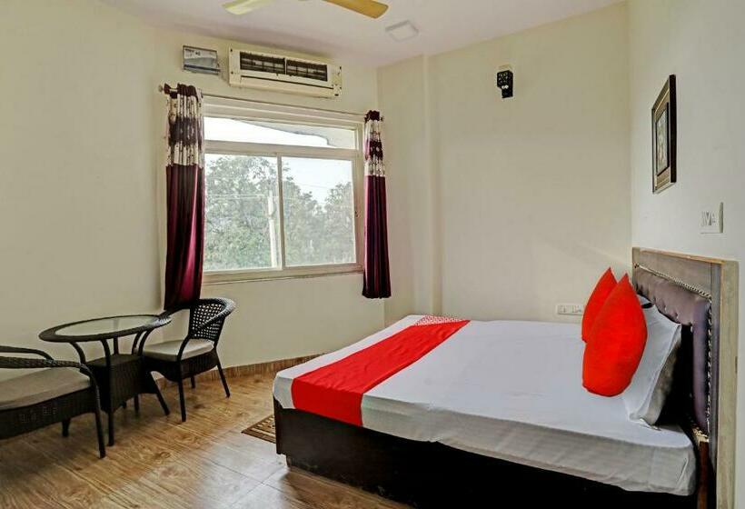 호텔 Oyo Flagship Green Vatika Resort