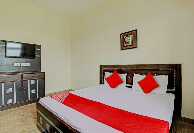 호텔 Oyo Flagship Green Vatika Resort