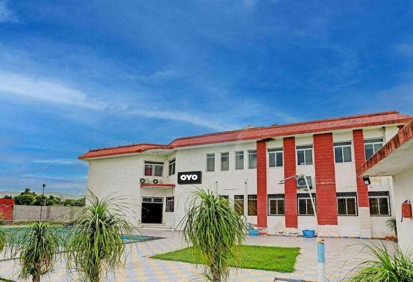 호텔 Oyo Flagship Green Vatika Resort