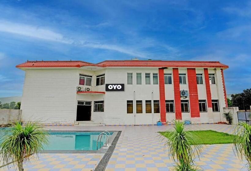 호텔 Oyo Flagship Green Vatika Resort