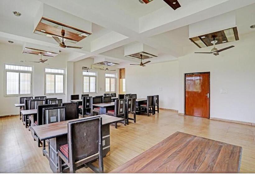 호텔 Oyo Flagship Green Vatika Resort