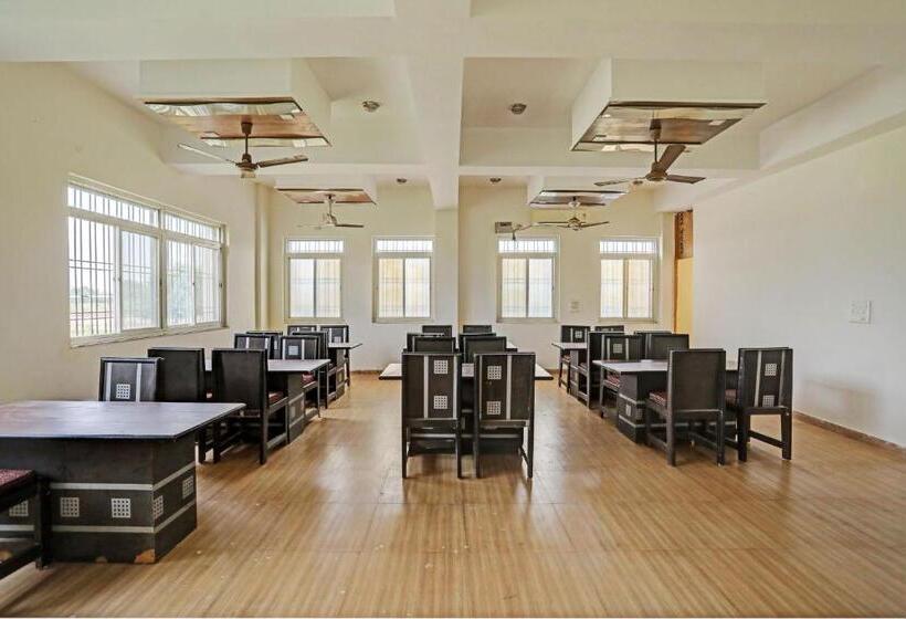 호텔 Oyo Flagship Green Vatika Resort