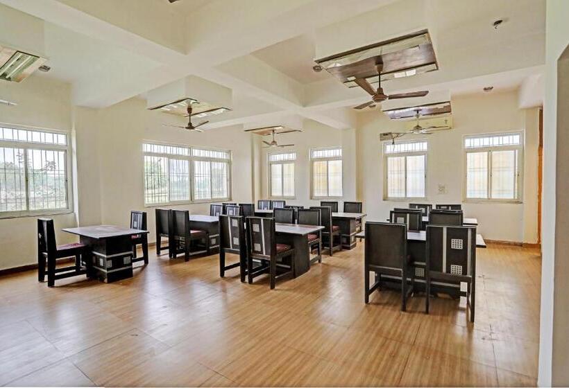 호텔 Oyo Flagship Green Vatika Resort